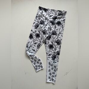 Evolution And Creation Yoga Pants - Black/White Floral - Size: Medium